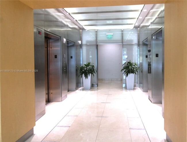 Foto del edificio - 2101 Brickell Ave