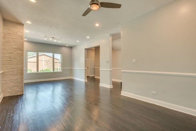 Building Photo - 8211 S Cornell Ave