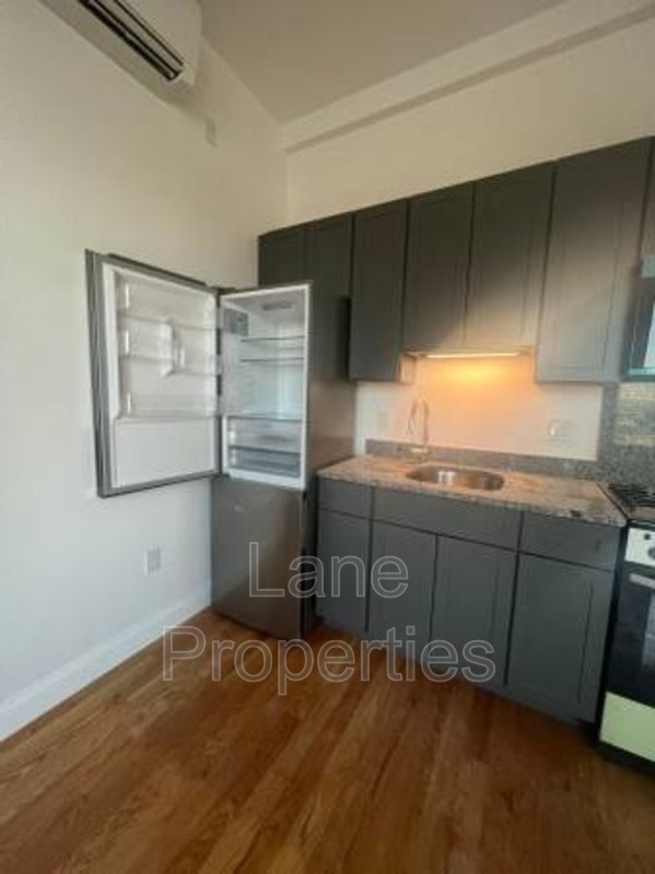 Building Photo - 76 Beachland Ave