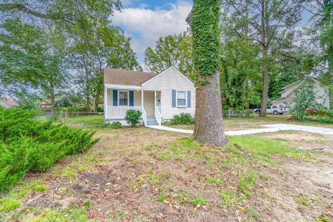 Foto del edificio - ADORABLE 3 BEDROOM 1 BATH RANCH HOUSE