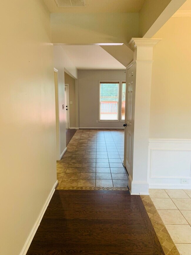 Foto del edificio - 214 Farm Manor Ct