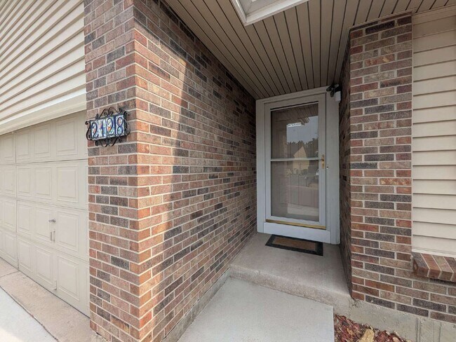 Foto del edificio - 2128 Beacham Dr