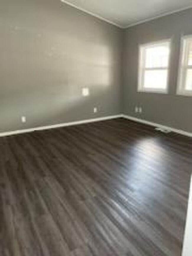 Foto del edificio - 3 bedroom 1 bath duplex