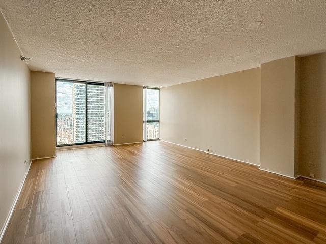 Foto del edificio - 70 W Huron St
