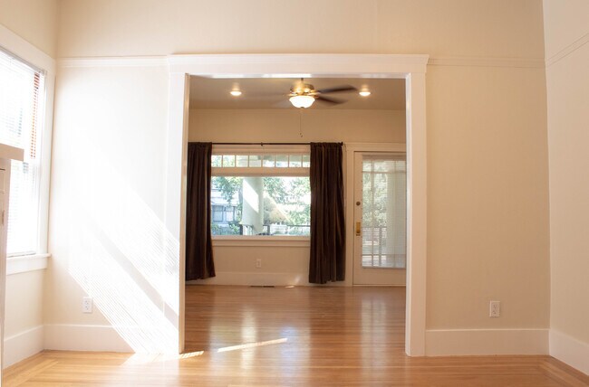 Dining/Living Area - 2522 Capitol Ave