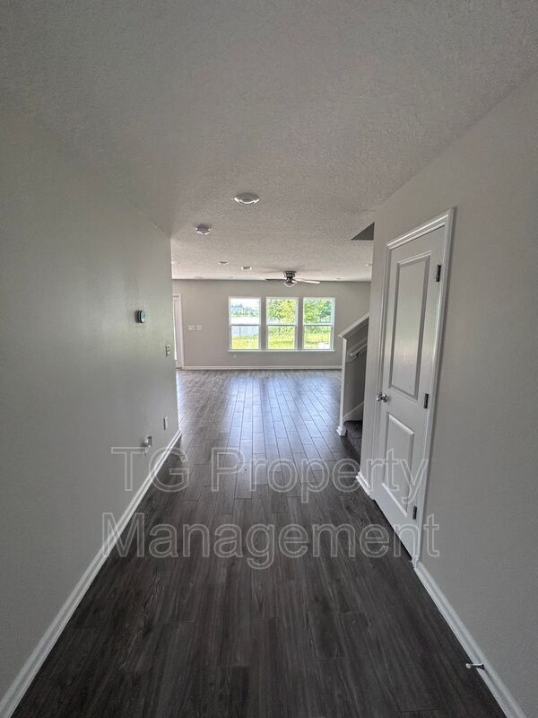 Foto del edificio - 102 Bluejack Ln