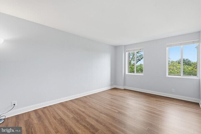 Foto del edificio - 8315 N Brook Ln