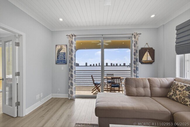 Foto del edificio - 105 Paradise Harbour Blvd