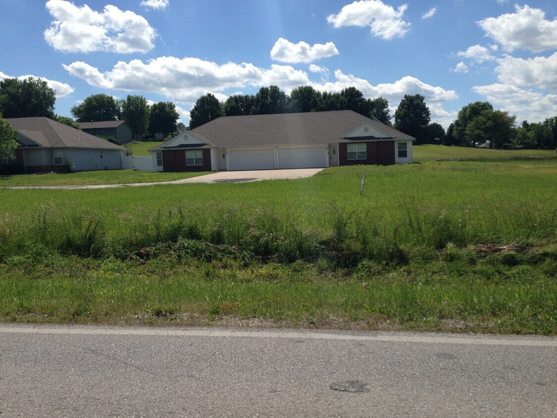 2032 South Country Club Drive, Joplin, MO 64804 Townhome Rentals in Joplin MO