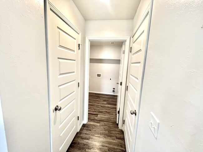 Building Photo - 1208 Clydesdale Dr
