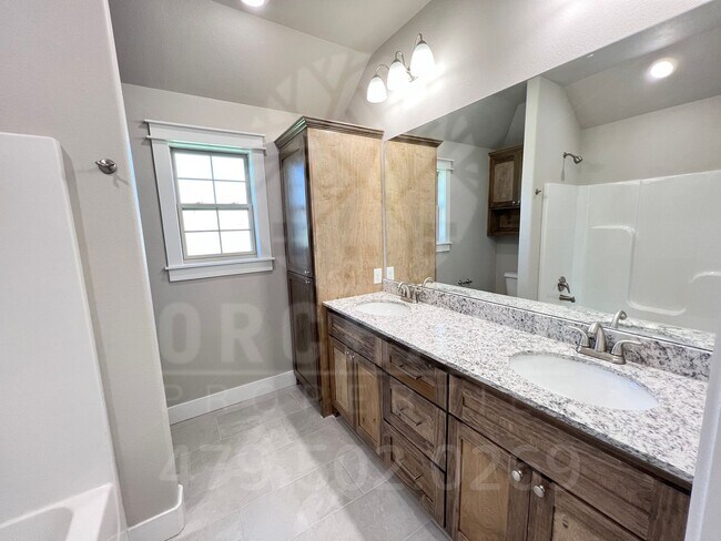 Building Photo - Single-Family Home- Beautiful Mayberry Plan