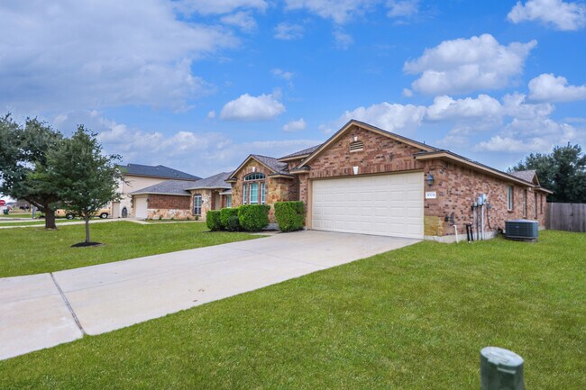 Building Photo - 1004 Starlight Dr