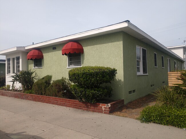 Building Photo - 2747 Pacific Ave