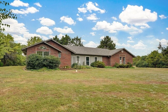 Building Photo - 3740 W Farm Rd 106