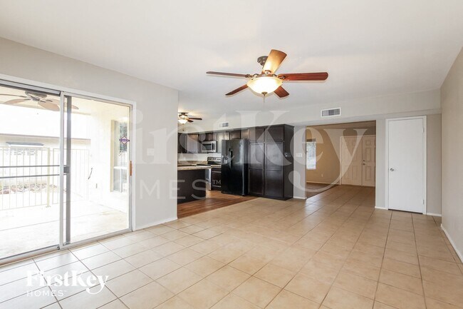 Foto del edificio - 9047 N 48th Ave