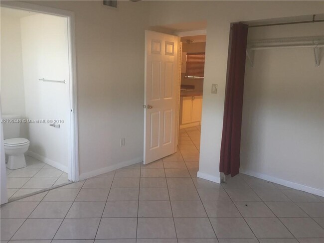 Foto del edificio - 3 bedroom in Opa Locka FL 33054