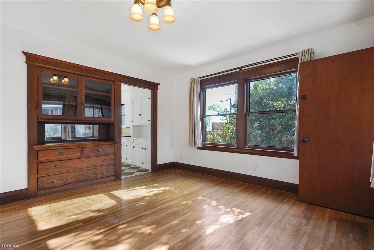 Primary Photo - 1 br, 1 bath Duplex - 734 East Kensington ...