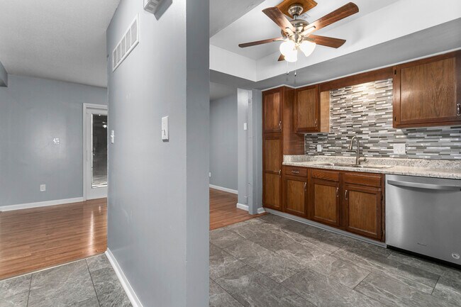 Foto del edificio - 561 NW Valleybrook Rd