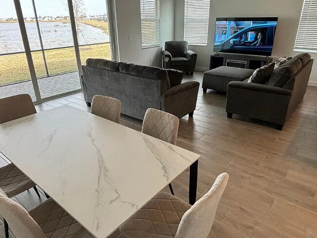 Foto del edificio - 8256 Shr Lk Dr