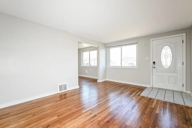 Foto del edificio - 536 Burton Dr