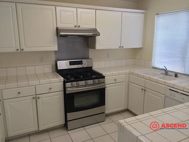 Foto del edificio - Beautiful 4 bedroom Two-Story Home!