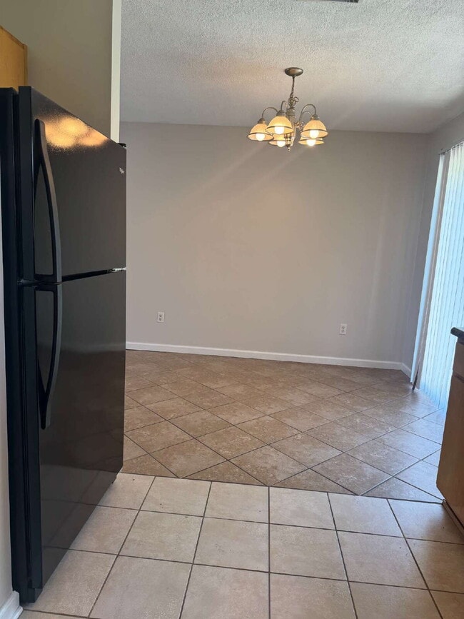 Foto del edificio - "Coastal Comfort Awaits: Charming 2-Bed, 2-Bath Townhouse on Catherine Street!"