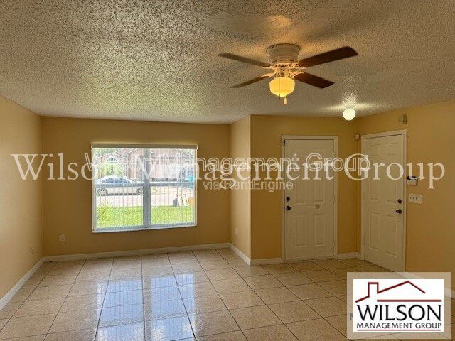 Building Photo - 5083 Luna Negra Dr