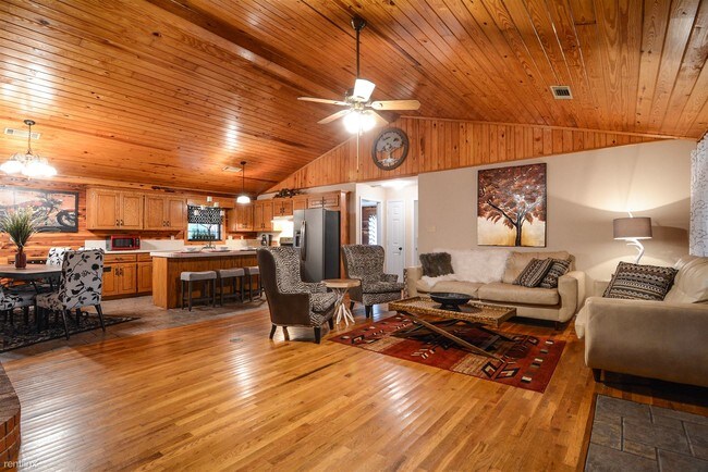 Building Photo - 252 Briarwood Loop