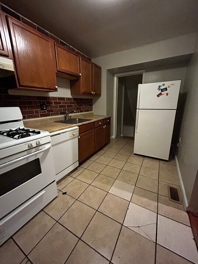 Building Photo - 8255 Parham Ct