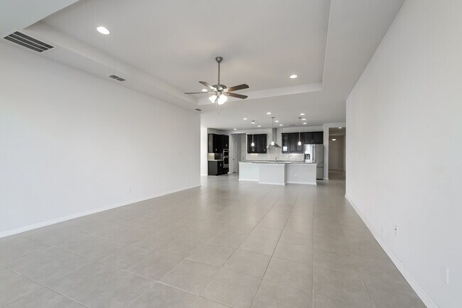 Building Photo - 1841 Henley St