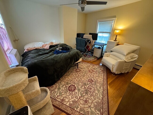 Building Photo - Cambridge one bed... SEPT 1st Move in!!!