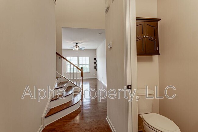 Building Photo - 14 Irvington Dr