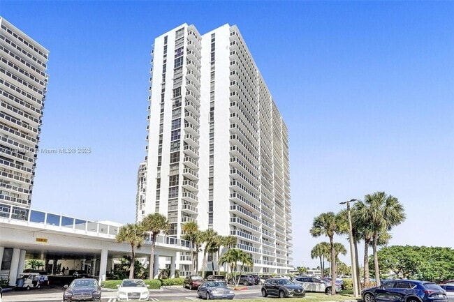 Building Photo - 20515 E Country Club Dr