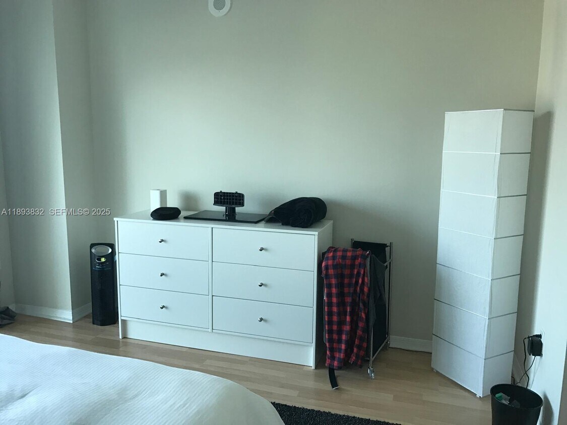 Building Photo - 500 Brickell Ave