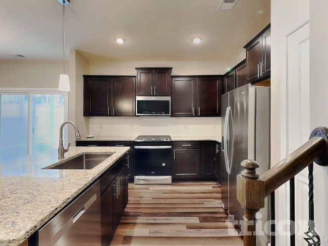 Building Photo - 1112 Gemfor St