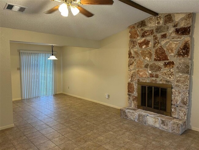 Foto del edificio - 2114 Lear Ln