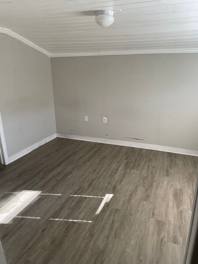 Dormitorio #1 - 26 W Polk Ave