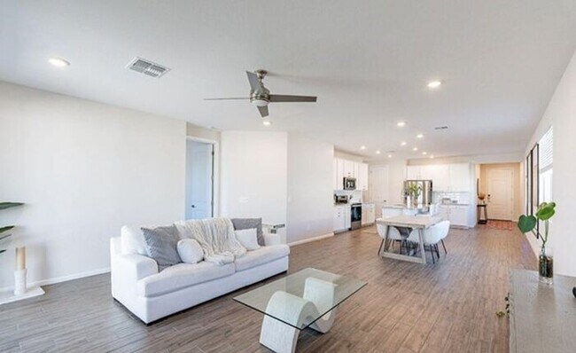 Foto del edificio - 24606 W Whyman Ave