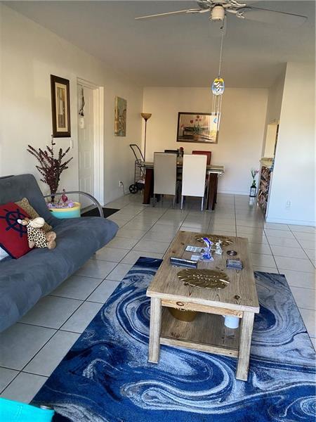 Foto del edificio - 708 Sunny Pine Way