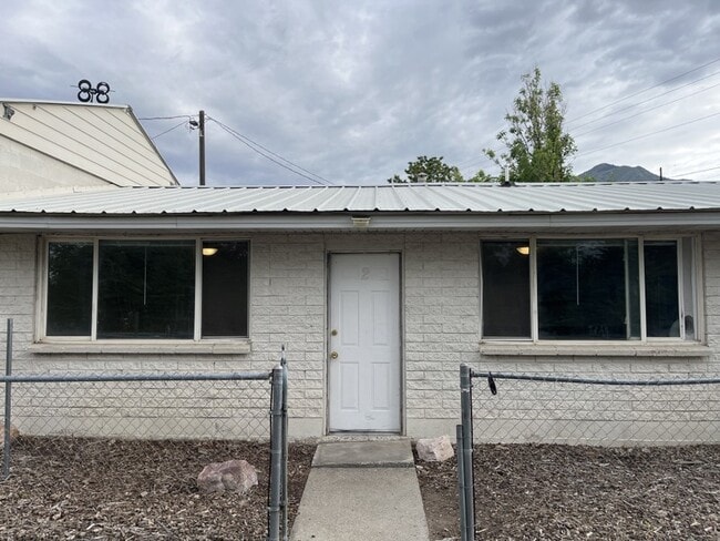 Building Photo - 980 S 50 W
