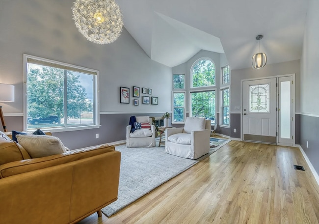 Spacious 5 bedroom 4 Bathroom Home Available August 7th! - Spacious 5 bedroom 4 Bathroom Home Available August 7th!