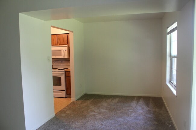 Dining Room - Lakeside at Walnut Hills