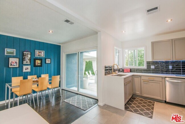 Foto del edificio - 13506 Gilmore St