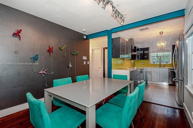 Foto del edificio - 800 SE 11th Ct