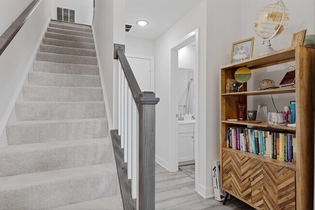 Foto del edificio - 9437 Oak Grv Ln