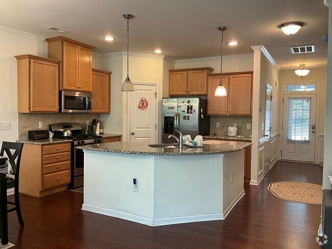 Building Photo - 747 Silver Stream Ln