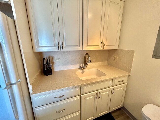 Foto del edificio - Kinau Lanais Furn. 1 Bdrm., 1 bathroom with 1 cov'd/sec'd  parking
