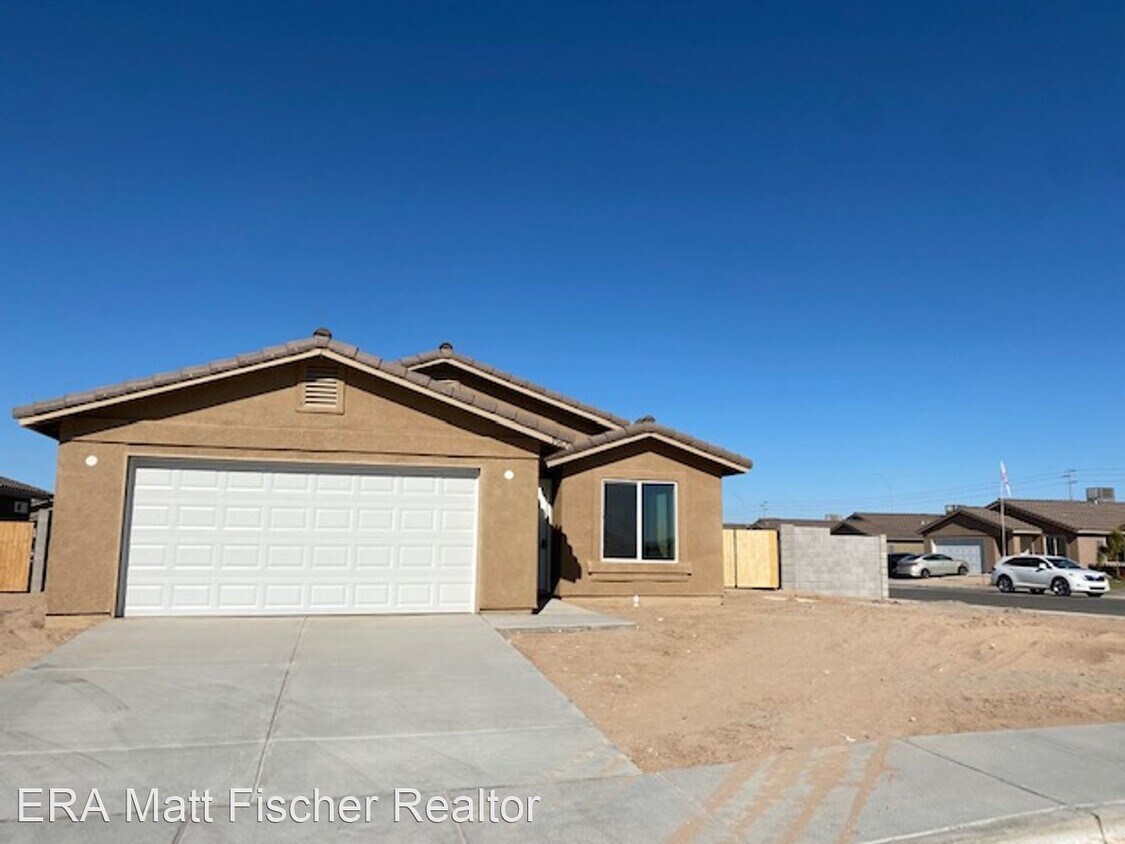 3 Br 2 Bath House 7962 E 45th Street House For Rent In Yuma Az Apartments Com