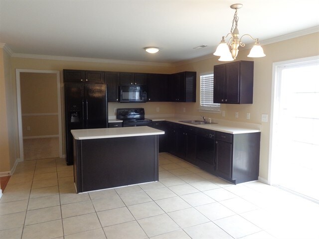 Building Photo - 1049 Vanguard Dr
