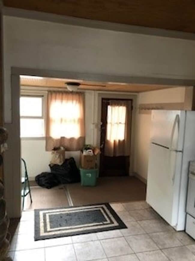 Building Photo - 1 Bedroom 1 Bonus Room House on 3rd Ave.